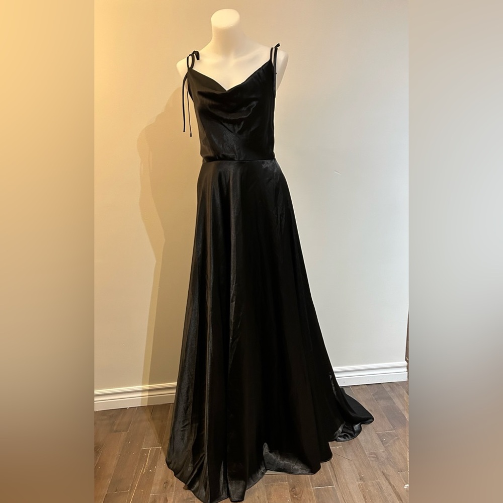 Party dresses
Evening dresses
Graduation dresses